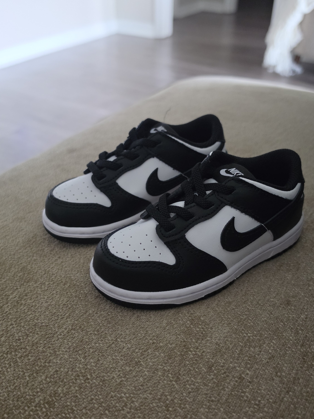 Nike Kids' Black and White Low-Top Sneakers